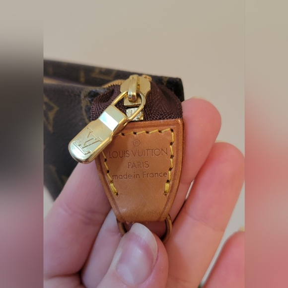 100% Authentic Louis Vuitton Monogram Pouch - Picture 10 of 13